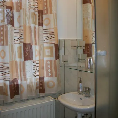 Fuege Vendeghaz 3* 미슈콜츠